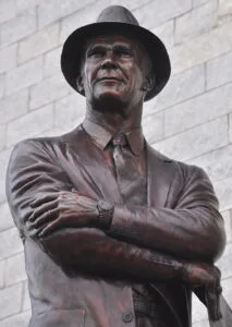 Tom-Landry-Statue-ii