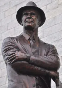 Leadership Breakthroughs Archives 67 Tom-Landry-Statue-ii